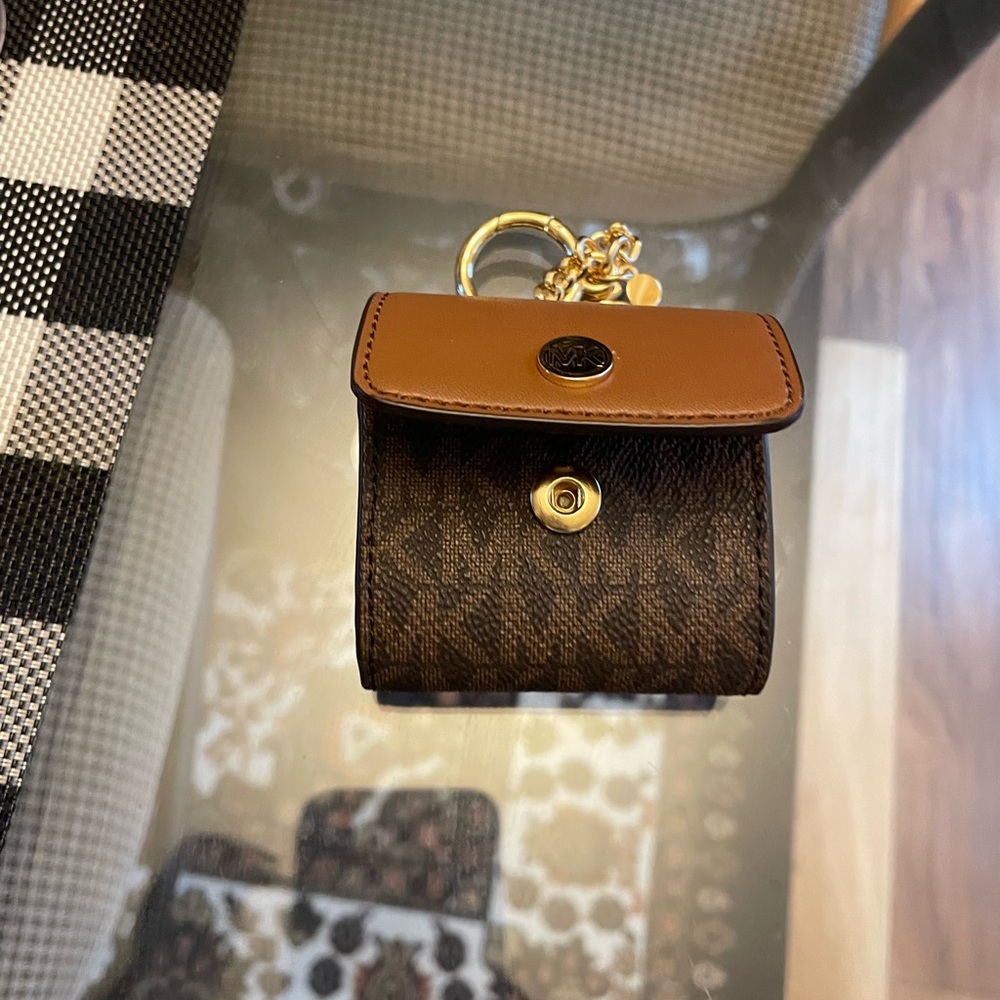 Michael kors air pods case